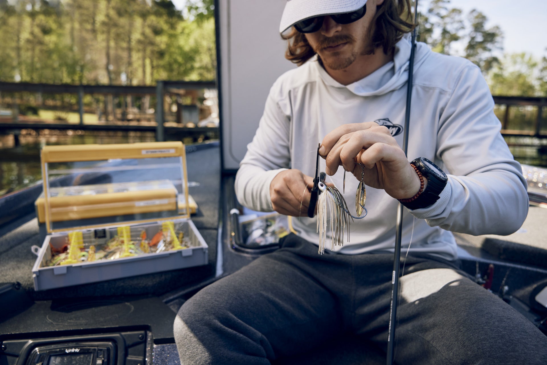 Edge Spinner Bait Box 3700 LS Knot Tying | Plano®